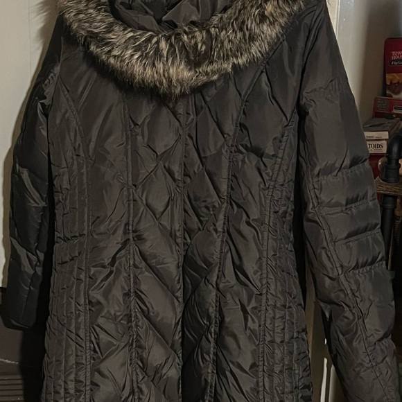 London Fog Black Puffer Coat with Faux Fur Hood - Picture 2 of 4